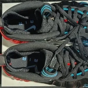 Nike Foamposite Spiderman Size 9.5. Well Kept. With OG Box Nike | Shoes | Nike Foamposite Spiderman Size 95 Well Kept  main image 3